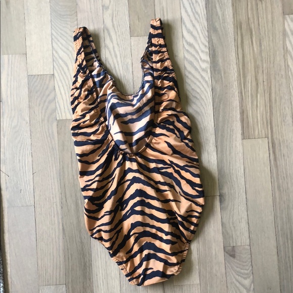 Bold Tiger Stripe Jazzercise Leotard - Picture 4 of 4